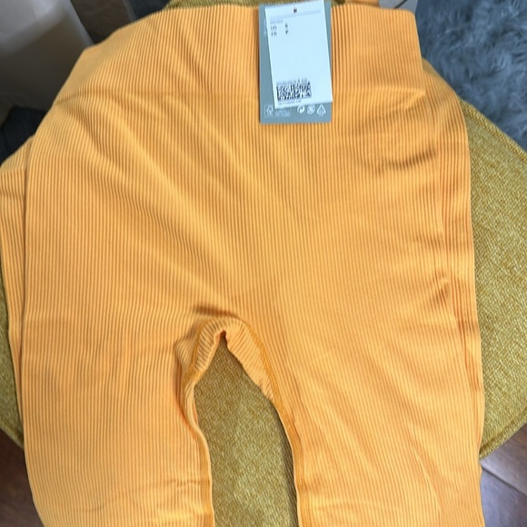 H&M seamless, ribbed leggings. - Picture 4 of 4